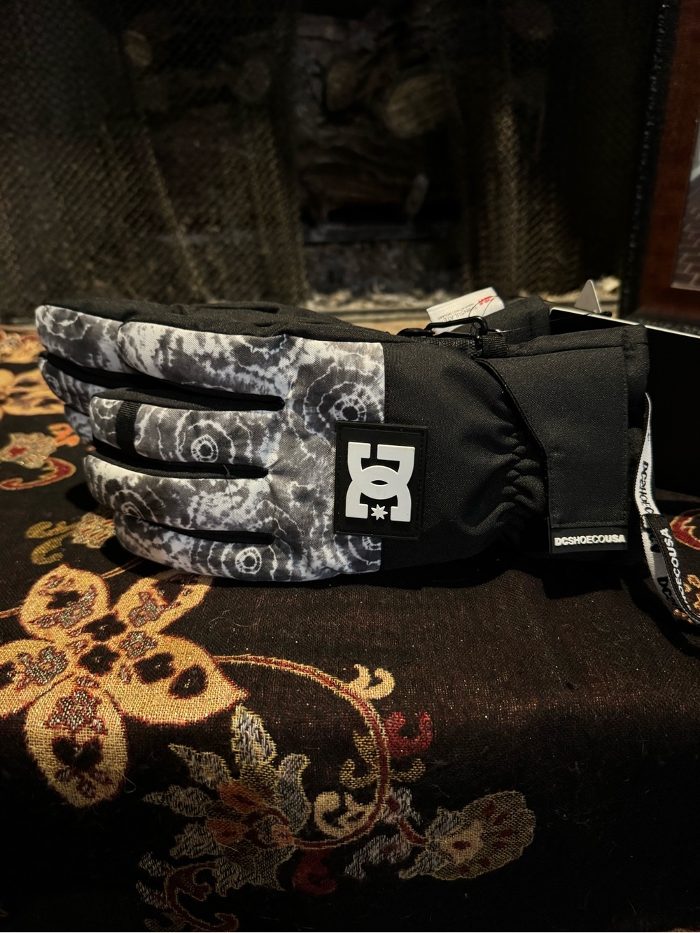 DC Black and Gray Snow Gloves with Logo Lanyard - Picture 2 of 8